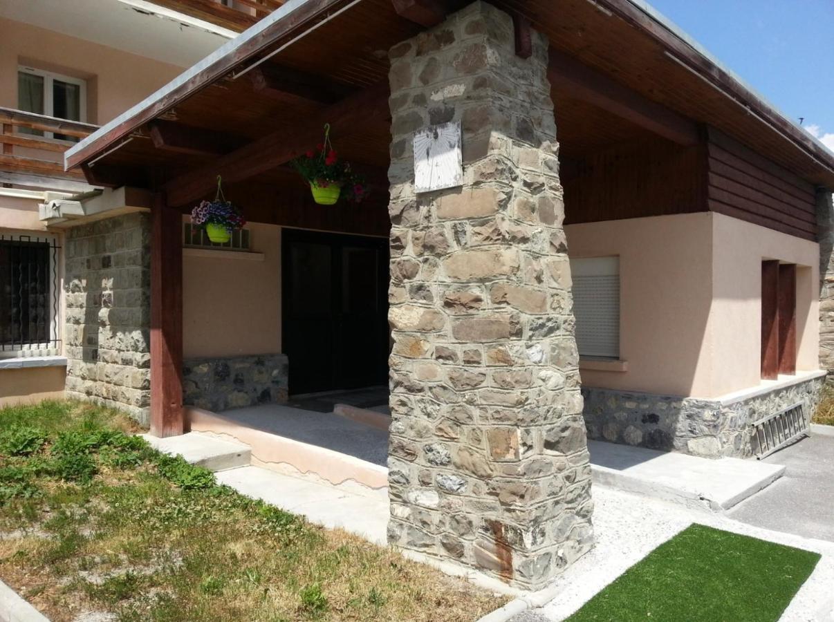 Vars, Appart Spacieux Renove 4 Couchages Dans Chalet Vars  Kültér fotó