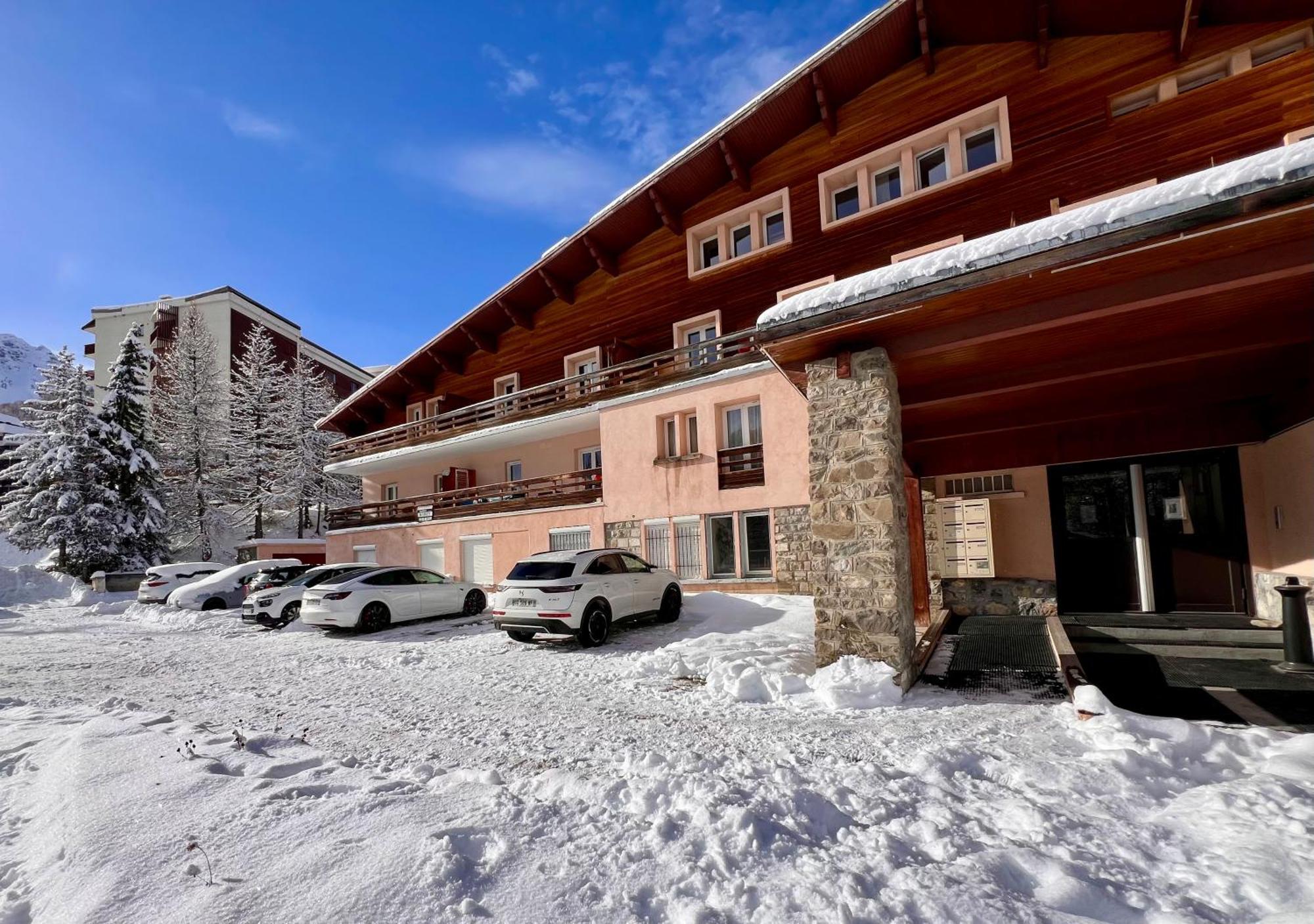 Vars, Appart Spacieux Renove 4 Couchages Dans Chalet Vars  Kültér fotó